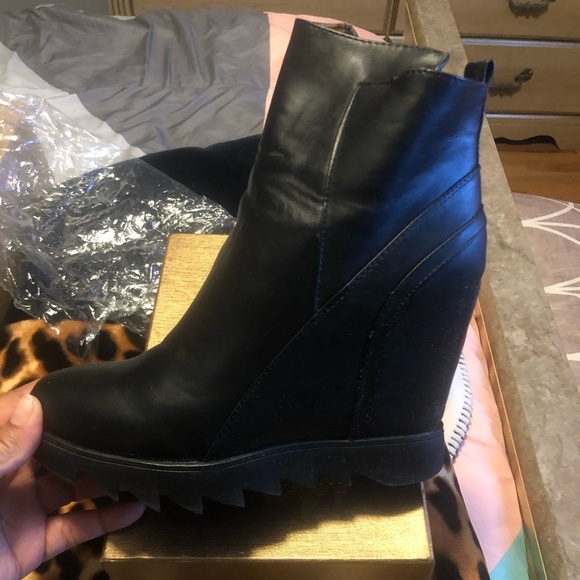 Blk wedge booties - Picture 2 of 4